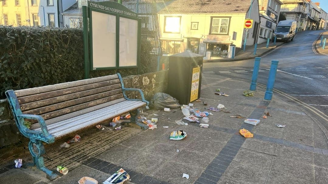 Flytipping instances continue to blight Saundersfoot village tenbytoday.co.uk